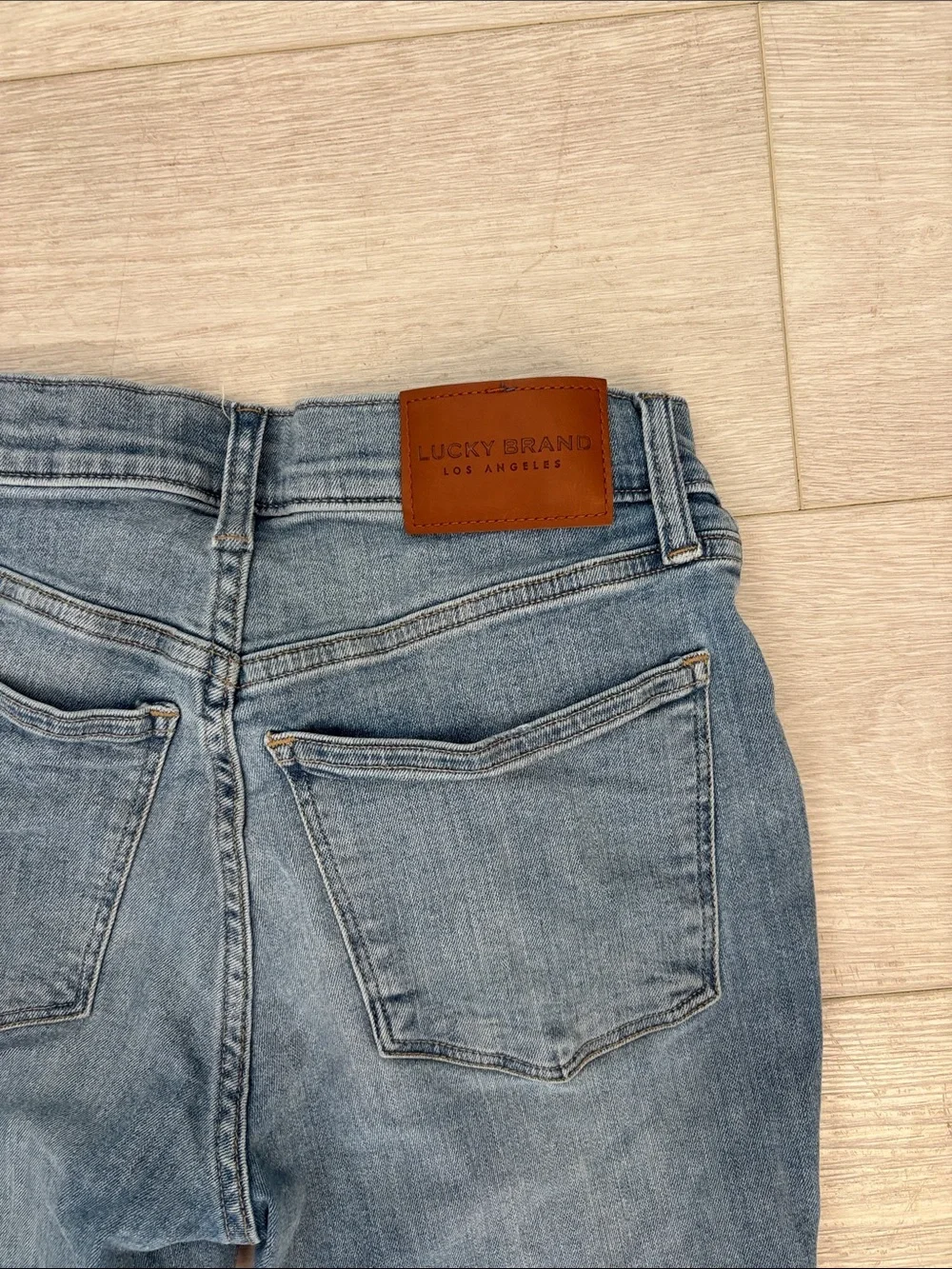 Lucky Brand Mid Rise Ava Skinny Ankle Jeans in Blue light wash size 4 / 27 A
